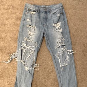 American Eagle Ripped Tom girl Jeans